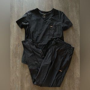 Cherokee form scrub set